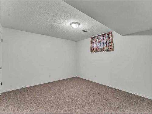 8 Taylor Circle Se, Medicine Hat, AB - Indoor Photo Showing Other Room