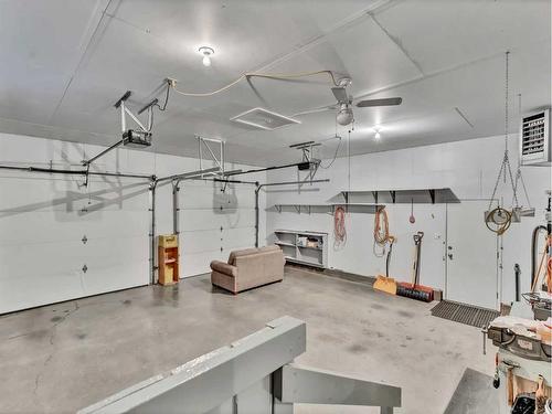 8 Taylor Circle Se, Medicine Hat, AB - Indoor Photo Showing Garage