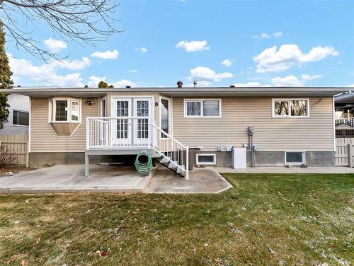 8 Taylor Circle Se, Medicine Hat, AB - Outdoor