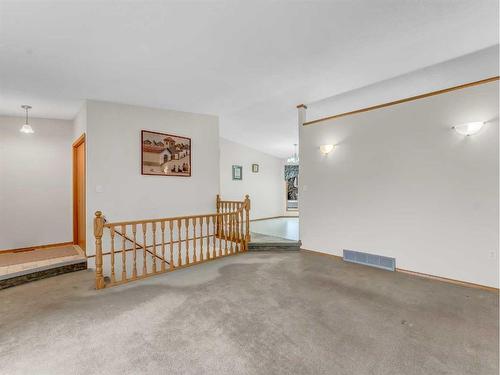 8 Taylor Circle Se, Medicine Hat, AB - Indoor Photo Showing Other Room