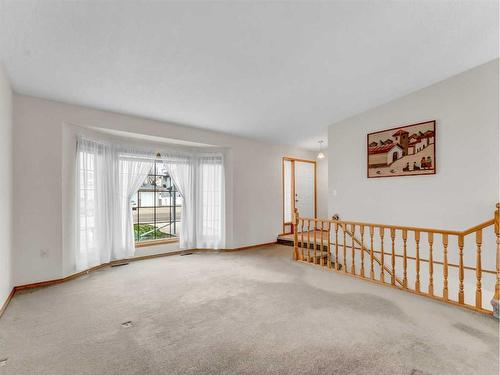 8 Taylor Circle Se, Medicine Hat, AB - Indoor Photo Showing Other Room