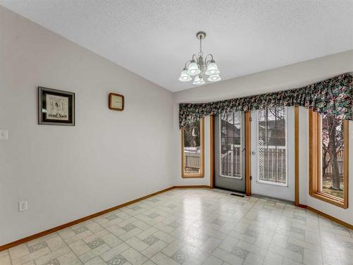 8 Taylor Circle Se, Medicine Hat, AB - Indoor Photo Showing Other Room