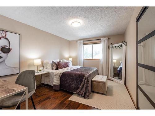 252 Seven Persons Drive Sw, Medicine Hat, AB - Indoor Photo Showing Bedroom