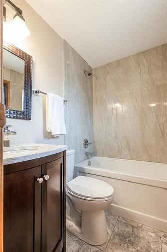 252 Seven Persons Drive Sw, Medicine Hat, AB - Indoor Photo Showing Bathroom