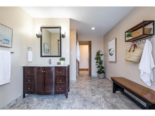 252 Seven Persons Drive Sw, Medicine Hat, AB - Indoor Photo Showing Bathroom