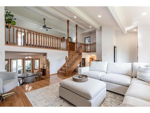 252 Seven Persons Drive Sw, Medicine Hat, AB - Indoor Photo Showing Living Room