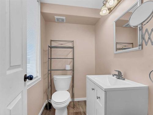 859 Balmoral Street Se, Medicine Hat, AB - Indoor Photo Showing Bathroom