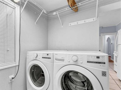 859 Balmoral Street Se, Medicine Hat, AB - Indoor Photo Showing Laundry Room