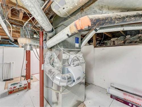 859 Balmoral Street Se, Medicine Hat, AB - Indoor Photo Showing Basement