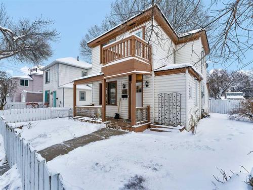 859 Balmoral Street Se, Medicine Hat, AB - Outdoor With Facade