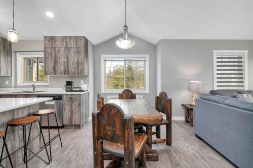 709/710-401 4 Street, Rural Cypress County, AB 