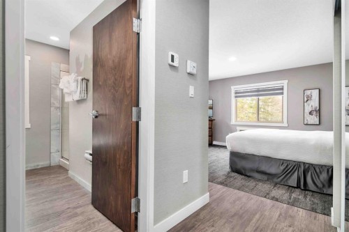 709/710-401 4 Street, Rural Cypress County, AB 