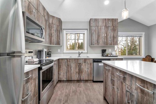 709/710-401 4 Street, Rural Cypress County, AB 