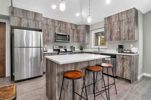 709/710-401 4 Street, Rural Cypress County, AB 