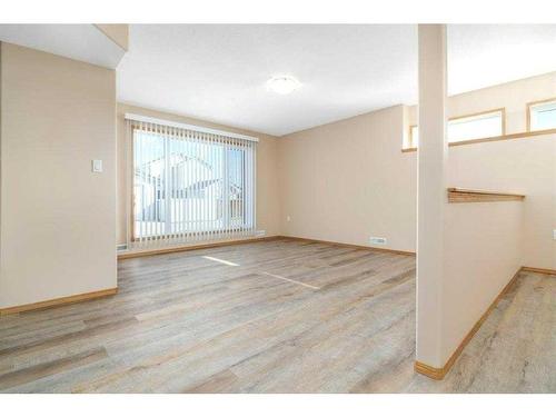 3-102 Sunwood Crescent Sw, Medicine Hat, AB - Indoor Photo Showing Other Room