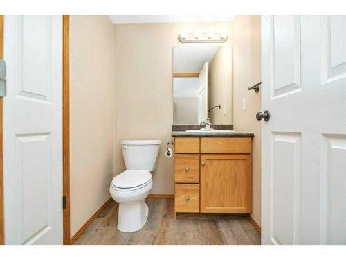 3-102 Sunwood Crescent Sw, Medicine Hat, AB - Indoor Photo Showing Bathroom