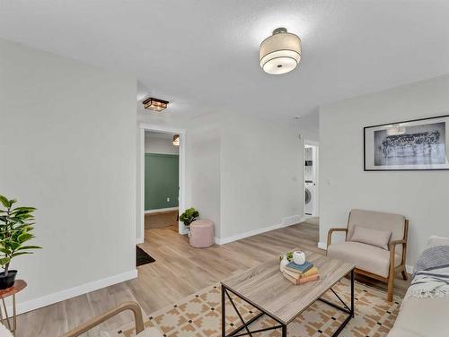 60 Northlands Lane Ne, Medicine Hat, AB - Indoor Photo Showing Living Room