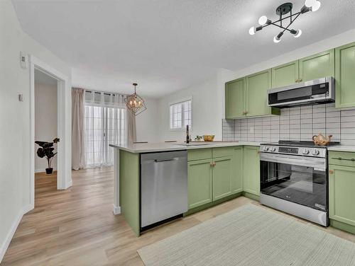 60 Northlands Lane Ne, Medicine Hat, AB - Indoor Photo Showing Kitchen With Upgraded Kitchen