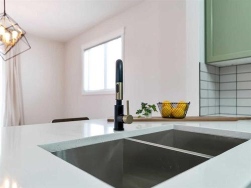 60 Northlands Lane Ne, Medicine Hat, AB - Indoor Photo Showing Kitchen