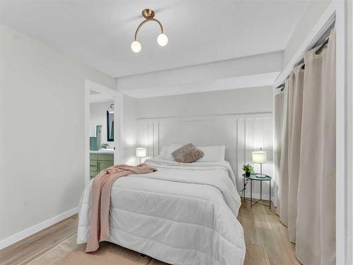 60 Northlands Lane Ne, Medicine Hat, AB - Indoor Photo Showing Bedroom