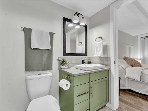 60 Northlands Lane Ne, Medicine Hat, AB - Indoor Photo Showing Bathroom