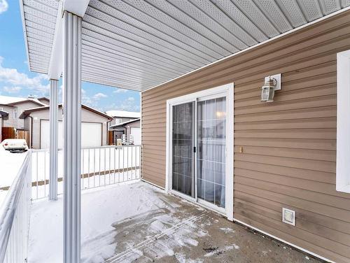 60 Northlands Lane Ne, Medicine Hat, AB - Outdoor With Exterior