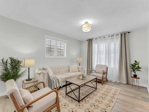 60 Northlands Lane Ne, Medicine Hat, AB - Indoor Photo Showing Living Room