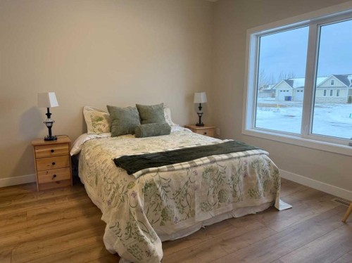 171 Parkview Crescent West, Bow Island, AB - Indoor Photo Showing Bedroom