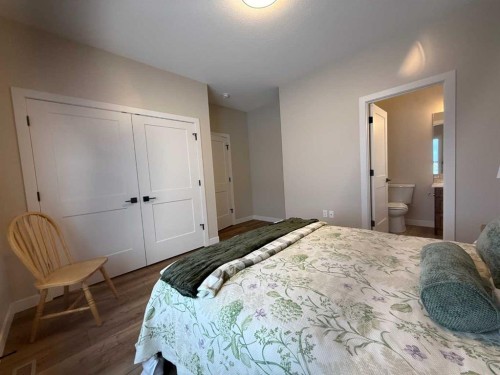 171 Parkview Crescent West, Bow Island, AB - Indoor Photo Showing Bedroom