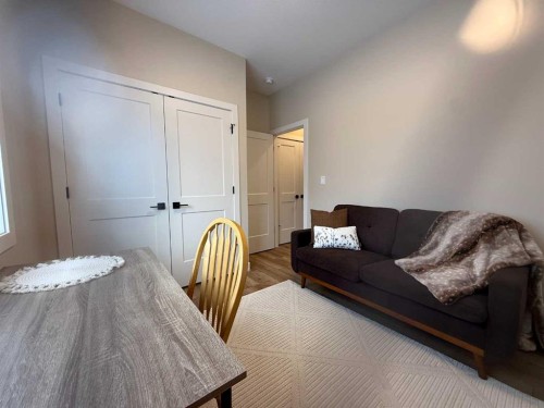 171 Parkview Crescent West, Bow Island, AB - Indoor Photo Showing Bedroom