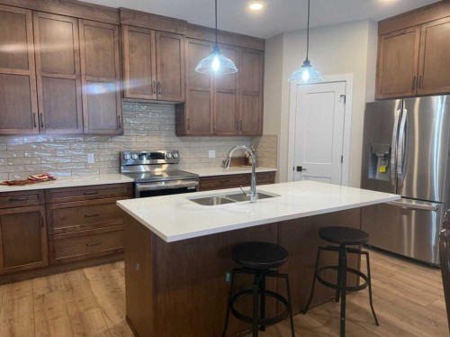 171 Parkview Crescent West, Bow Island, AB - Indoor Photo Showing Kitchen With Double Sink With Upgraded Kitchen