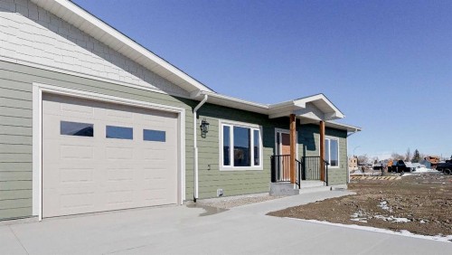 242 Parkview Lane WEST Bow Island, AB T0K 0G0