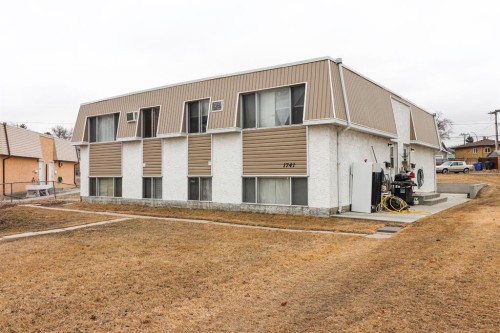 1741 14 Avenue SE Medicine Hat, AB T1A 3R2