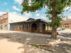 327 10 Street SOUTH Lethbridge, AB T1J 2M7