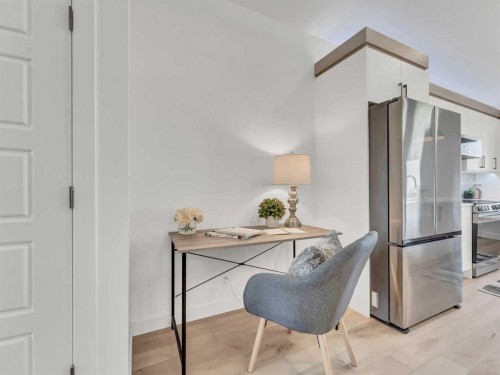 32 Somerside Way Se, Medicine Hat, AB - Indoor Photo Showing Office