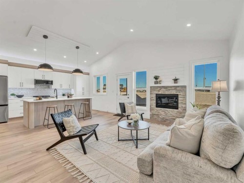 32 Somerside Way Se, Medicine Hat, AB - Indoor With Fireplace