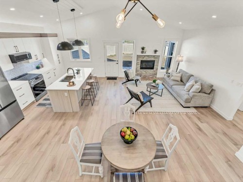 32 Somerside Way Se, Medicine Hat, AB - Indoor With Fireplace