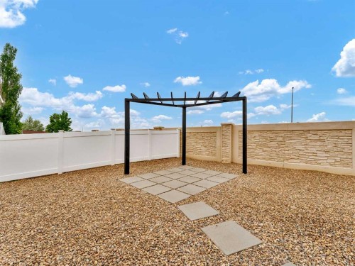 32 Somerside Way Se, Medicine Hat, AB - Outdoor