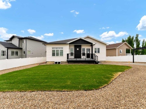 32 Somerside Way Se, Medicine Hat, AB - Outdoor