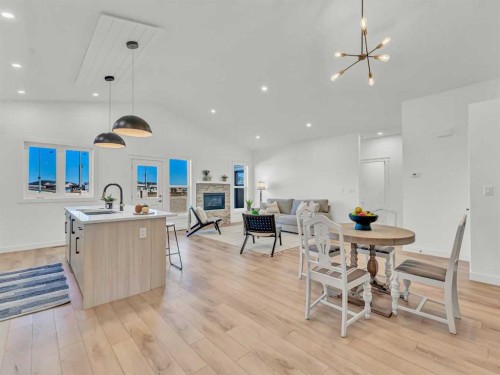 32 Somerside Way Se, Medicine Hat, AB - Indoor Photo Showing Other Room