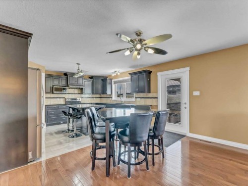 356 Somerside Crescent Se, Medicine Hat, AB - Indoor Photo Showing Dining Room