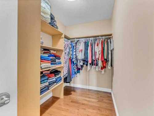 356 Somerside Crescent Se, Medicine Hat, AB - Indoor With Storage