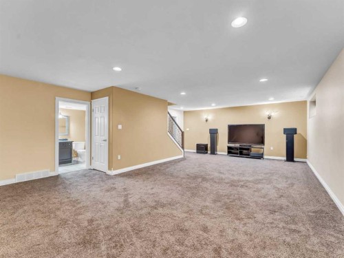 356 Somerside Crescent Se, Medicine Hat, AB - Indoor Photo Showing Other Room