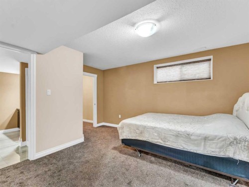 356 Somerside Crescent Se, Medicine Hat, AB - Indoor Photo Showing Bedroom