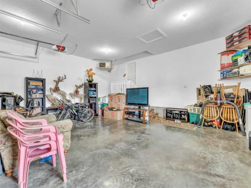 356 Somerside Crescent Se, Medicine Hat, AB - Indoor Photo Showing Garage