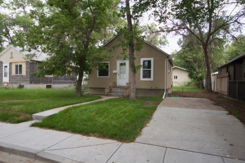 318 8 Street SE Medicine Hat, AB T1A 1L7