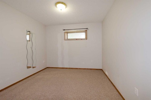 35 Park Meadows Place Se, Medicine Hat, AB - Indoor Photo Showing Other Room