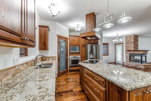 1048 Eagle Ridge Drive, Dunmore, AB - Indoor Photo Showing Kitchen With Double Sink With Upgraded Kitchen