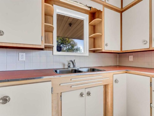 1-13402 Range Road 75, Rural Cypress County, AB - Indoor Photo Showing Kitchen With Double Sink