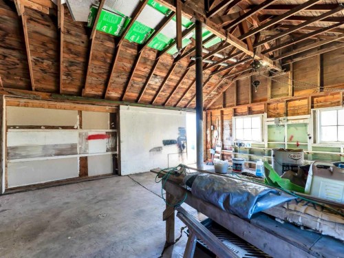 1-13402 Range Road 75, Rural Cypress County, AB - Indoor Photo Showing Garage